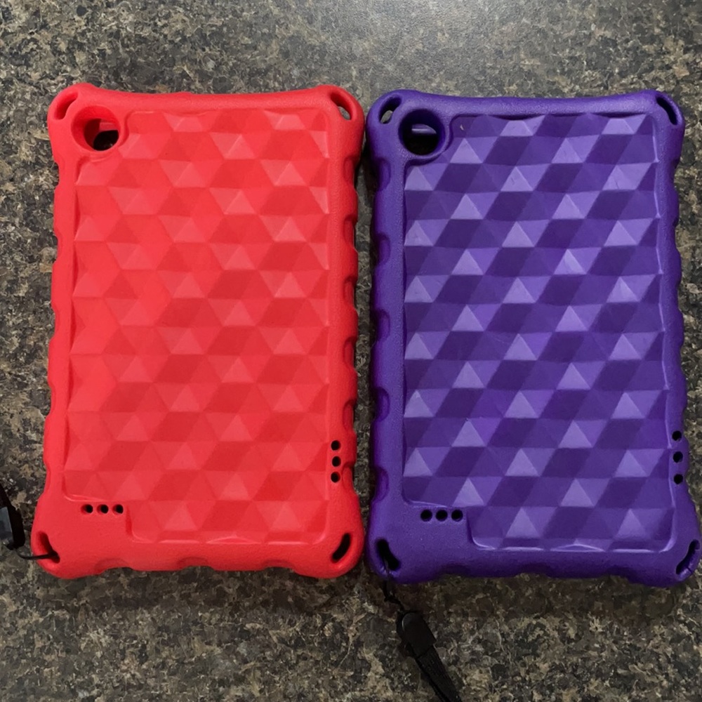 Amazon Fire 7 Tablet + case - Picture 6 of 6